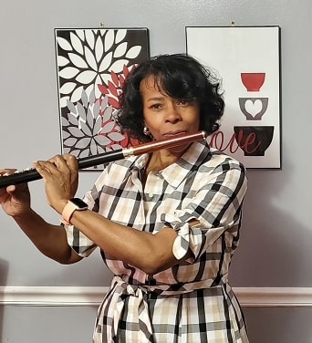 Zinnie Jones with her Mancke Mopane Wooden Flute Headjoint